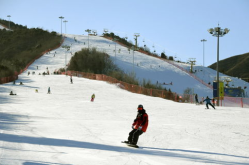 北京渔阳滑雪场,国际标准设施，四季休闲胜地”